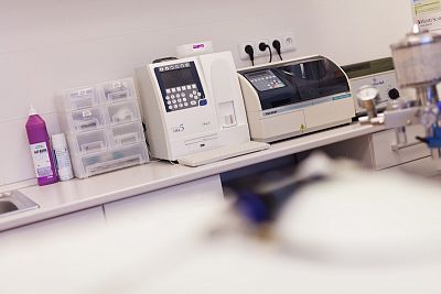 Biochemický a hematologický analyzátor